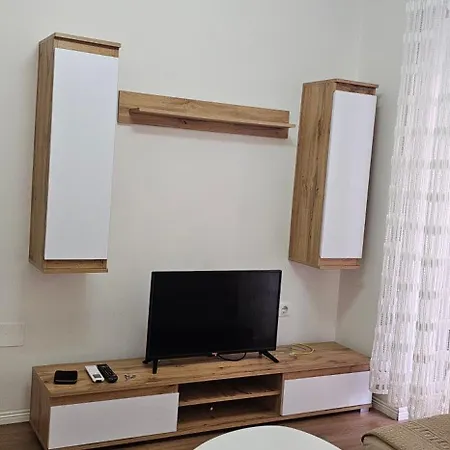 Apartment Ajla Komuna