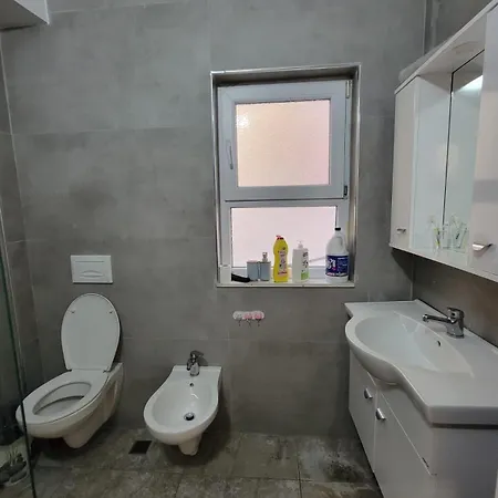 Appartamento Ajla Komuna Apartament