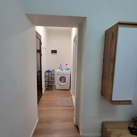 Ajla Komuna Apartament Tirana