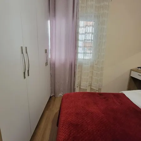 Appartamento Ajla Komuna Apartament