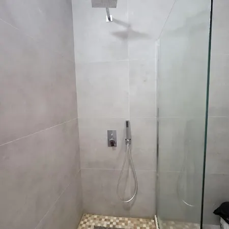Ajla Komuna Apartament Appartamento *