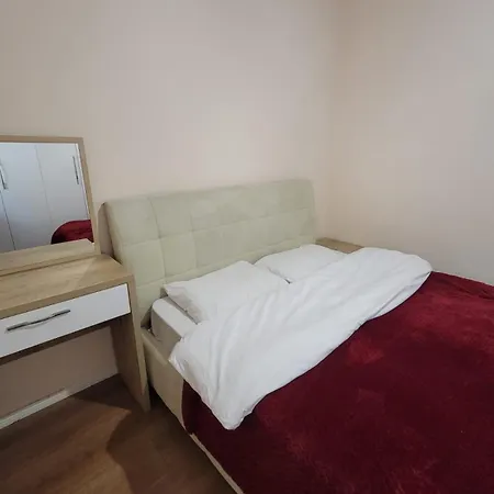Ajla Komuna Apartament Tirana