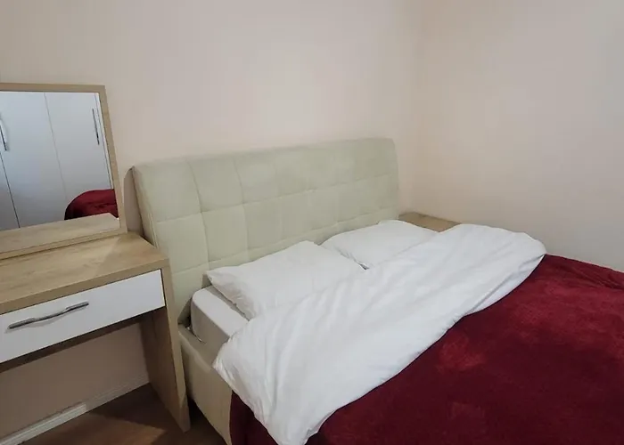 Ajla Komuna Apartament Tirana